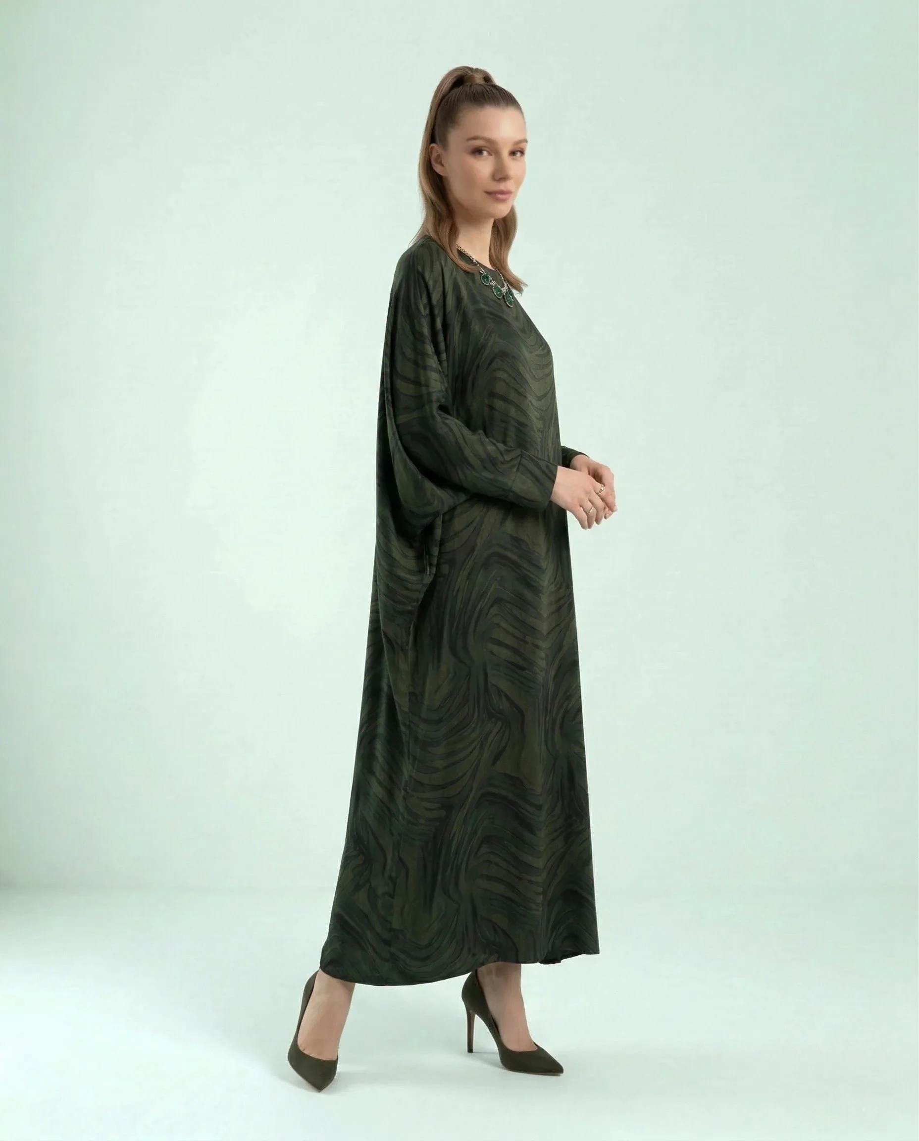 Yeşil Desenli Cupro İpek Yarasa Kol Elbise - Görsel 2