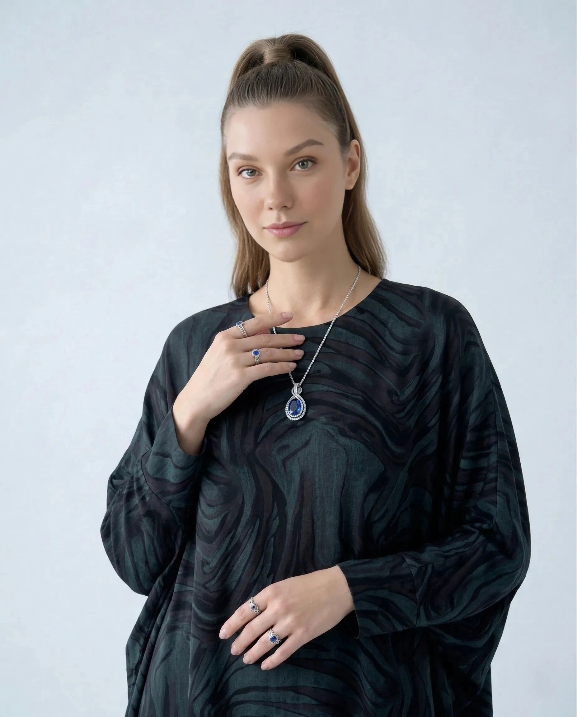 Mavi Desenli Cupro İpek Yarasa Kol Elbise - Görsel 6