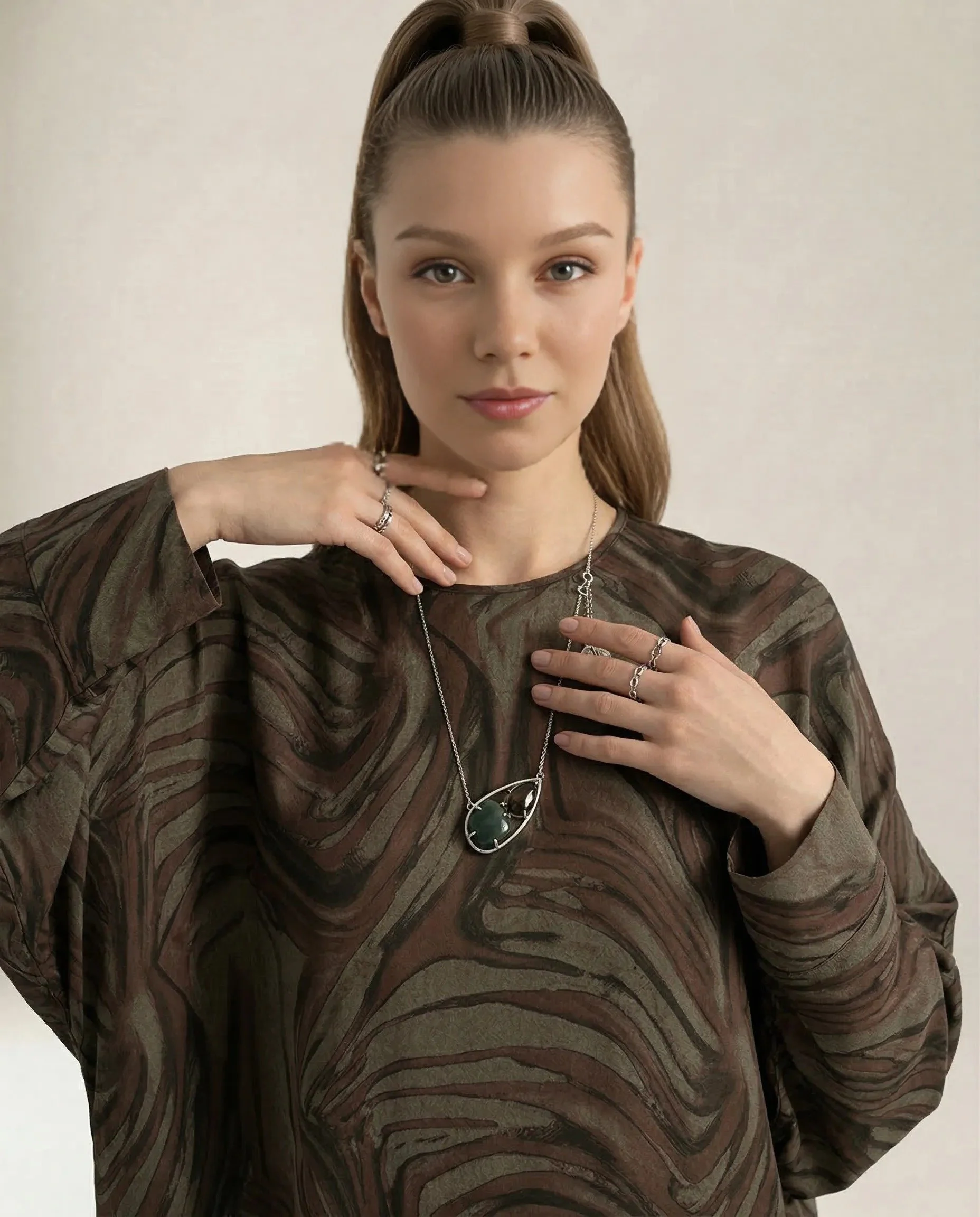 Kahverengi Desenli Cupro İpek Yarasa Kol Elbise - Görsel 4