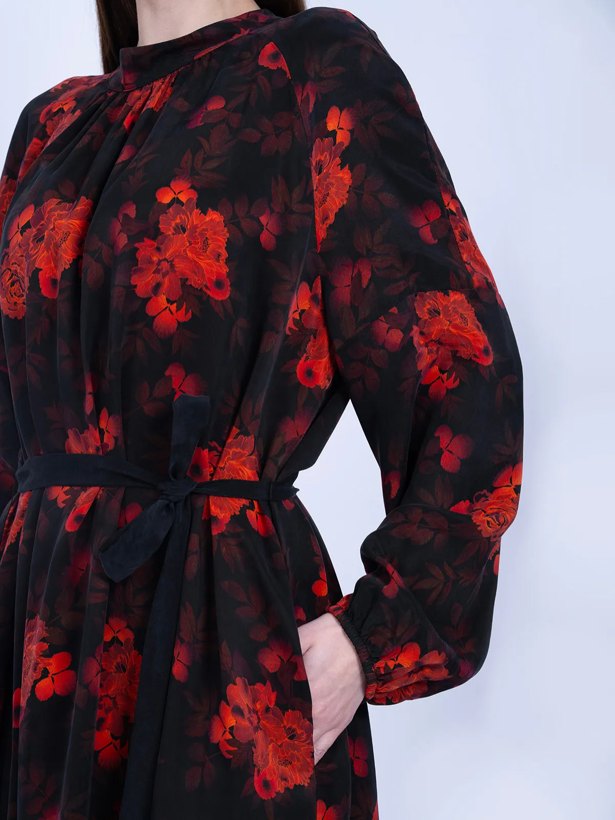 %100 İpek Cupro Turuncu Çiçek Desenli Kuşaklı Elbise - Görsel 4