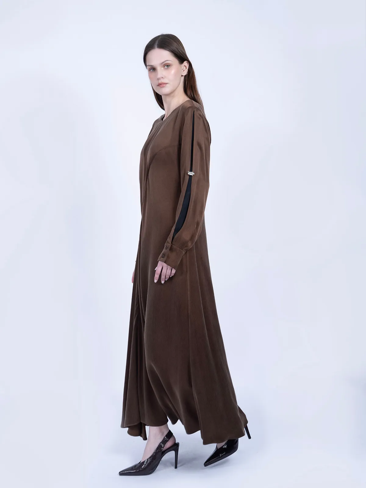 İpek Cupro Kolları Taşlı ve Godeli Elbise - Kahve - Görsel 2