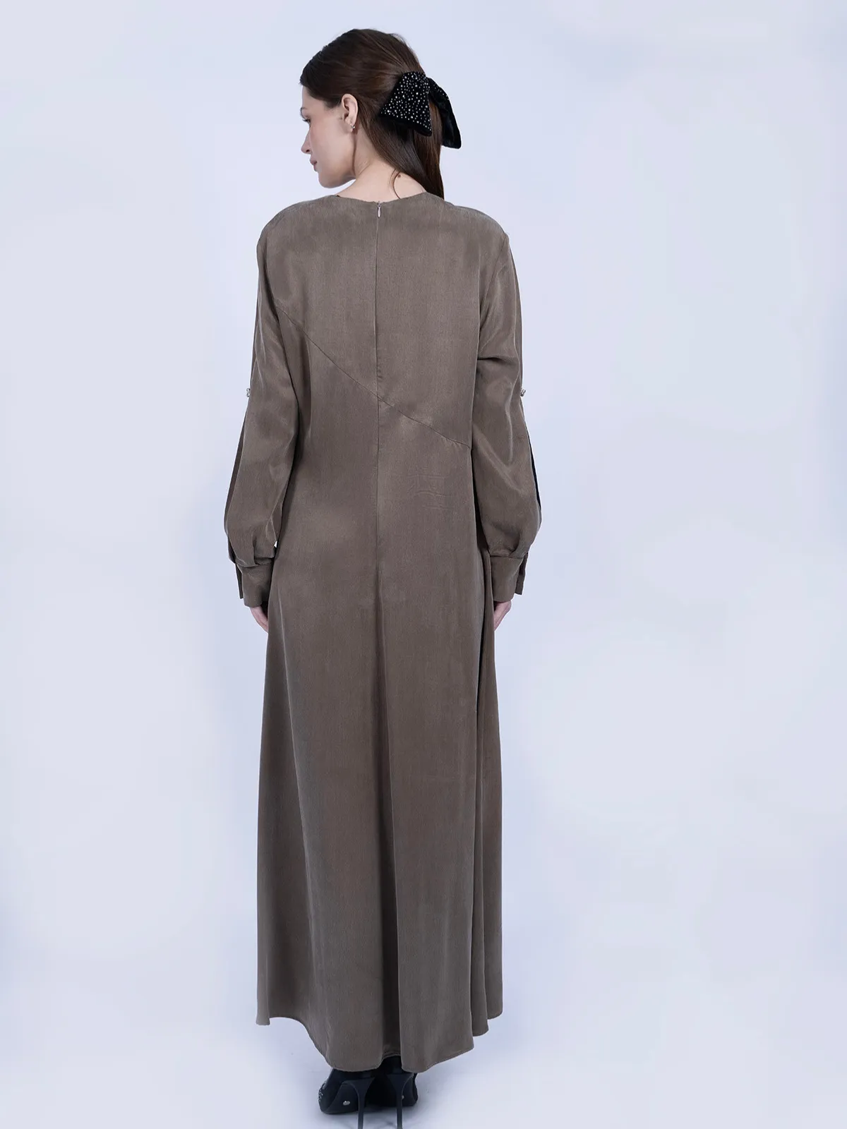 İpek Cupro Vizon Kolları Taşlı ve Godeli Elbise - Görsel 6