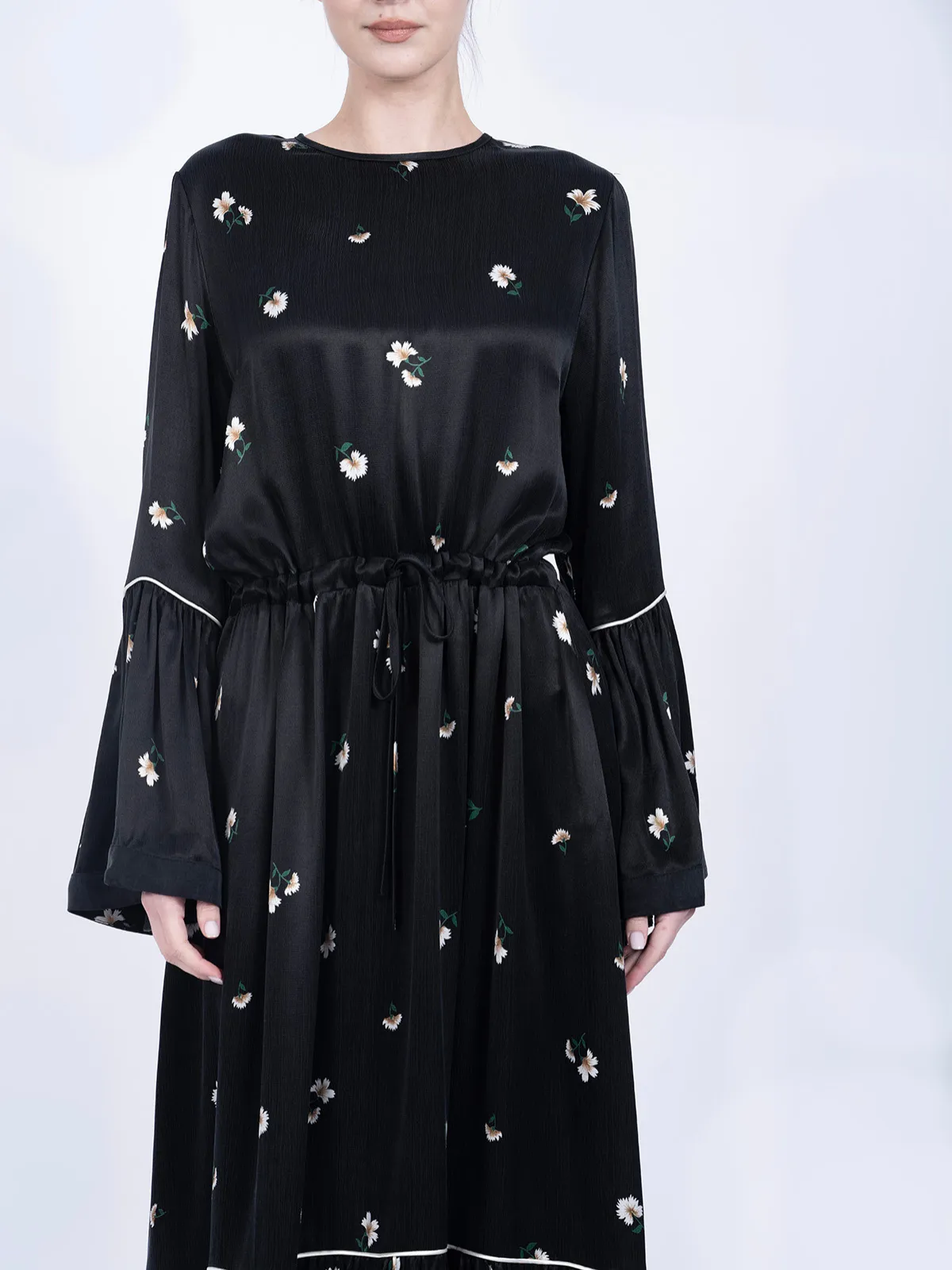 İpek Cupro Siyah Çiçekli Biyeli Elbise - Görsel 4