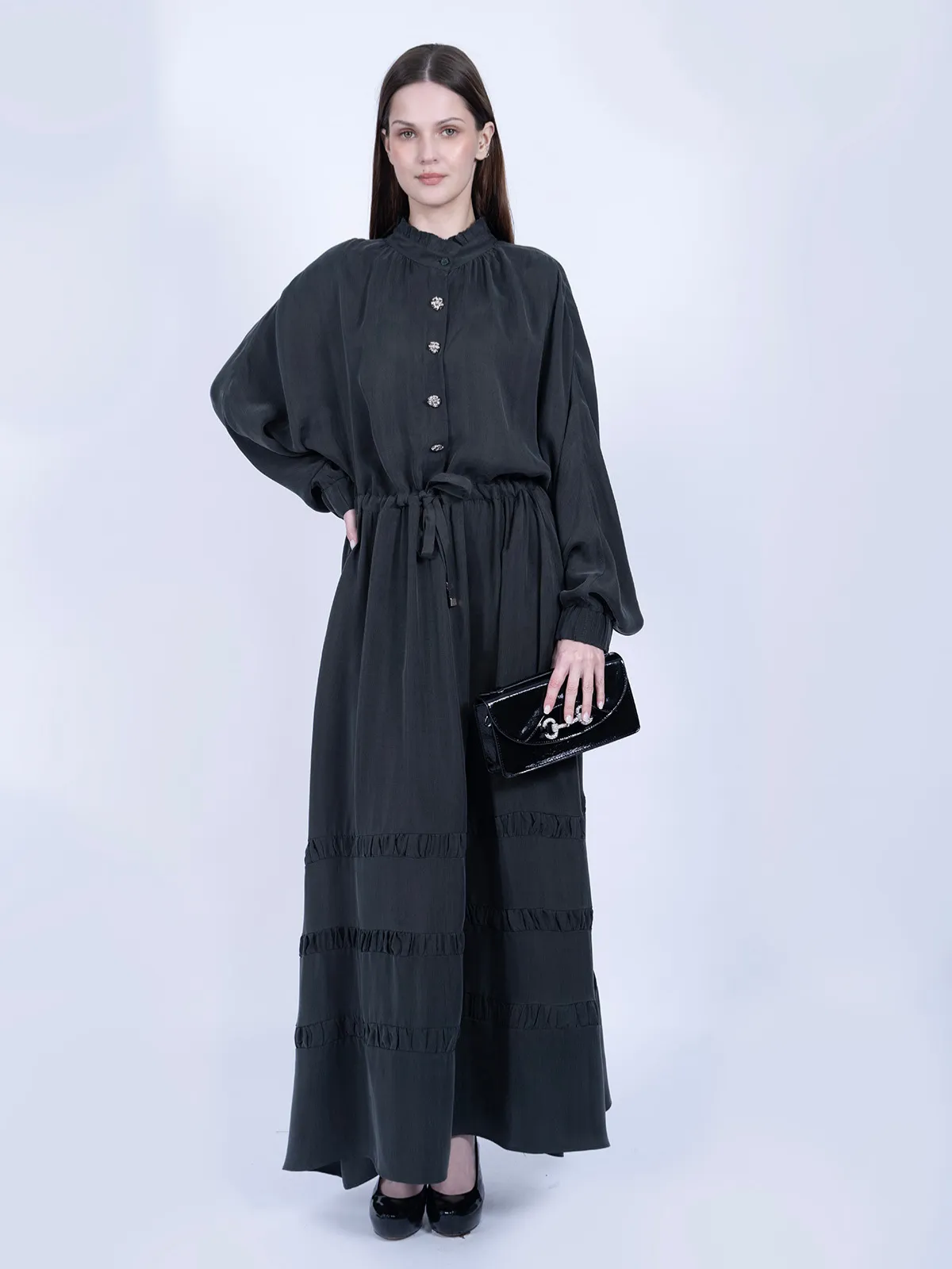 İpek Cupro Beli Bağcıklı ve Katlı Fırfır Detaylı Füme Elbise - İPEK CUPRO ELBİSE