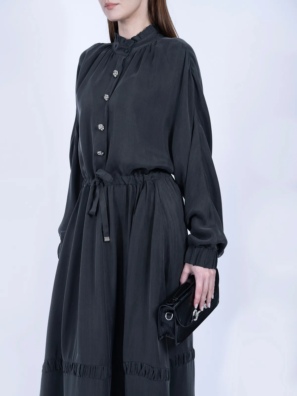 İpek Cupro Beli Bağcıklı ve Katlı Fırfır Detaylı Füme Elbise - Görsel 3