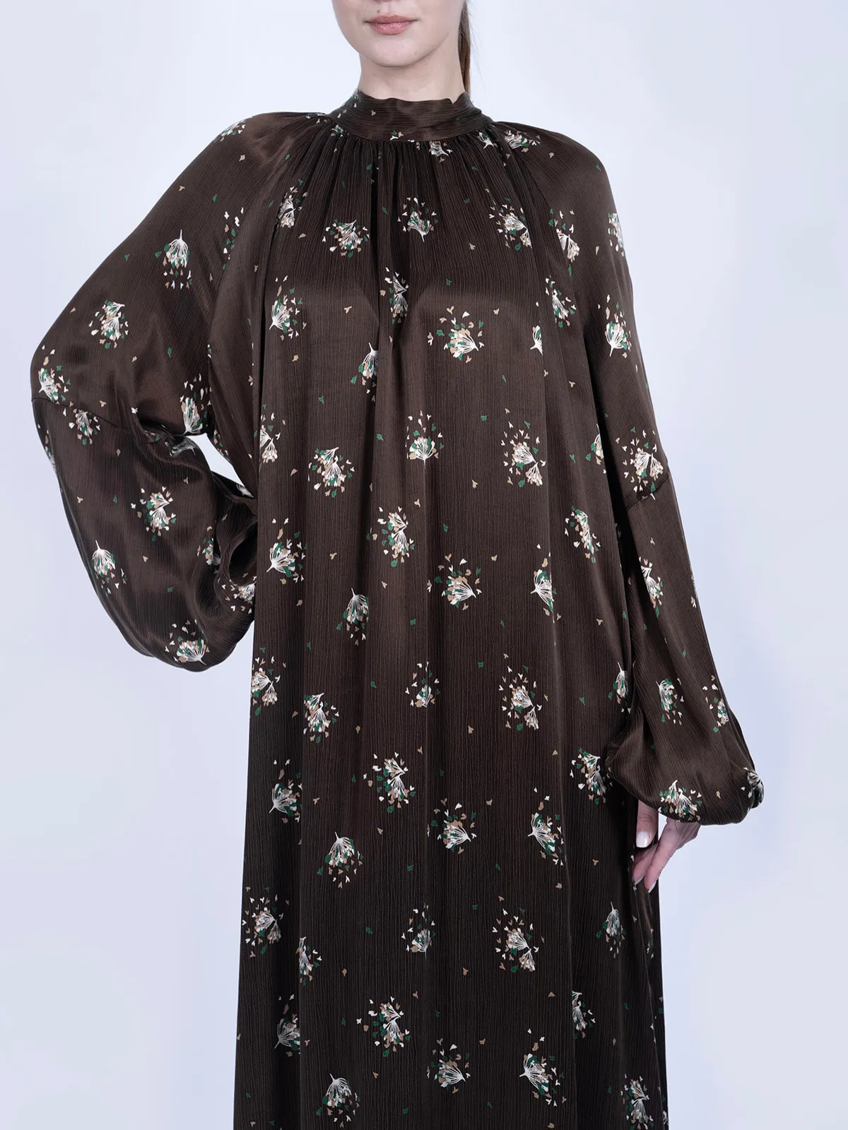 Kravat Yaka Çiçek Desenli İpek Cupro Elbise - Kahve - Görsel 4